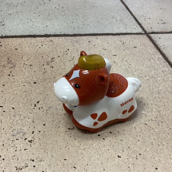 Vtech Gallop and Go Stable with horse - Picture 10 of 12